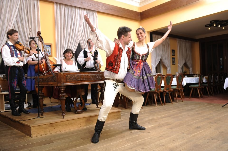 Folklore Evening by Best Tour with Music & Dinner
